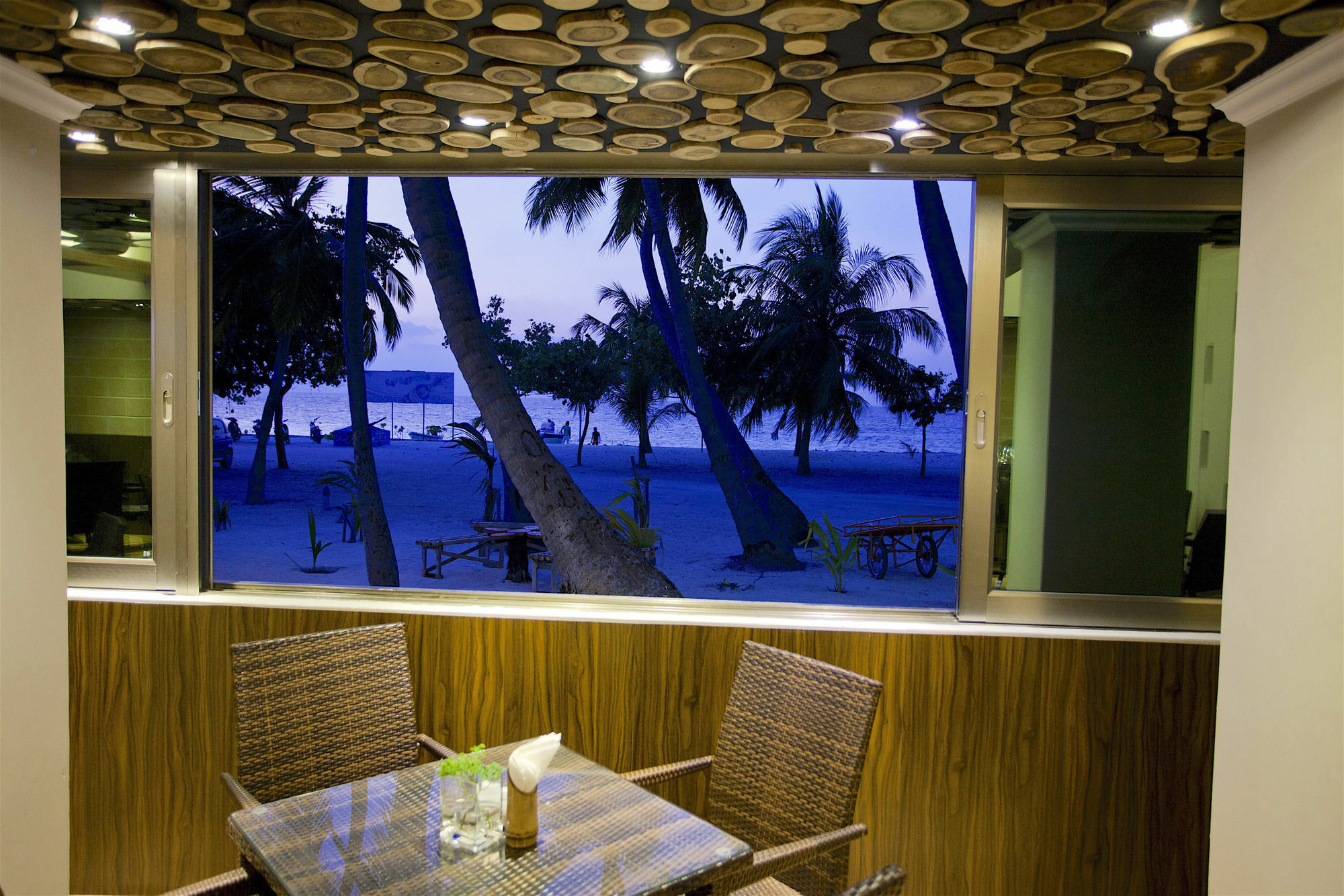 Kaani Beach Hotel Maafushi Bagian luar foto